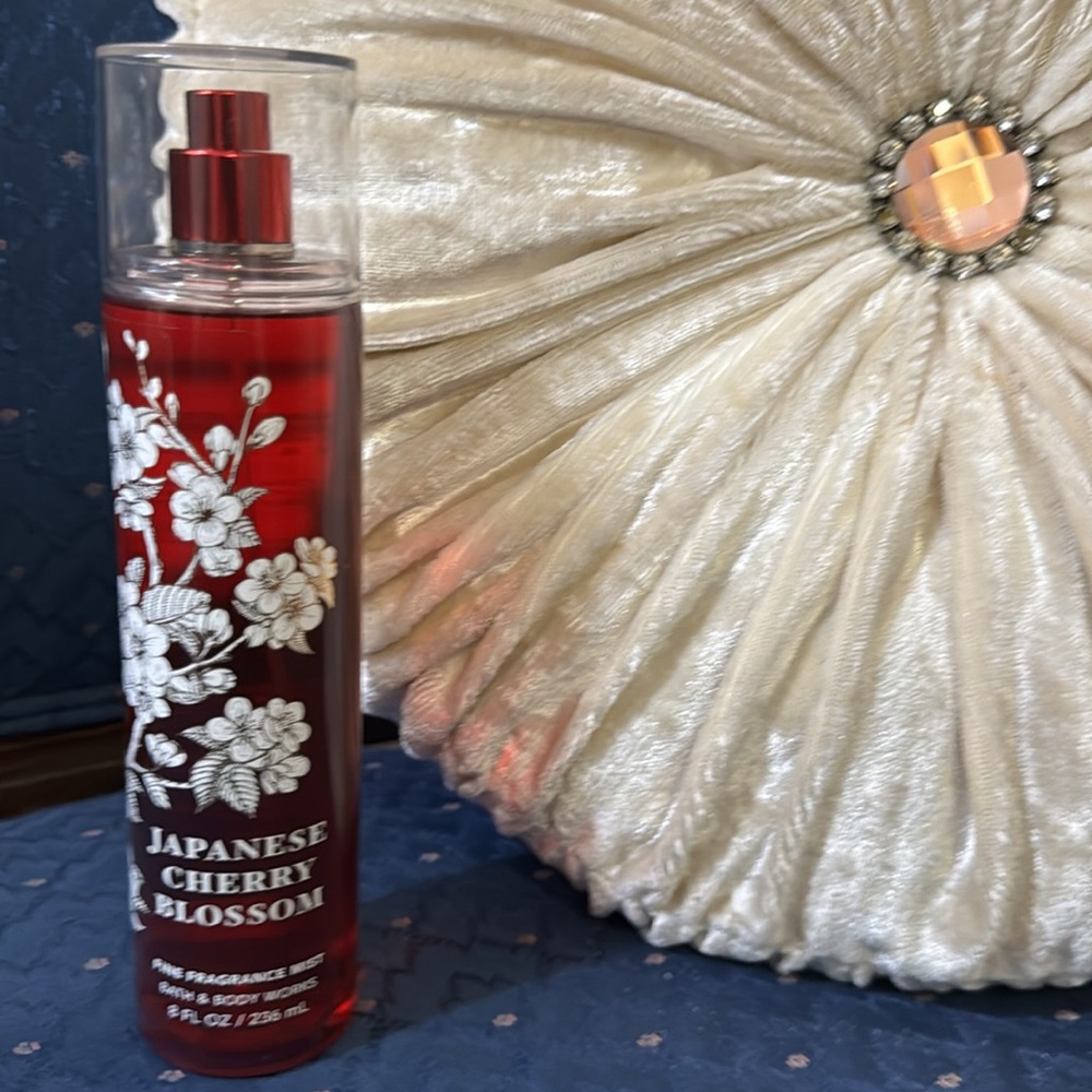BATH & BODY WORKS SET. . . JAPANESE CHERRY BLOSSOM SCENT - Picture 3 of 6